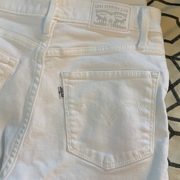 Levi’s White 721 High Rise Skinny 26 distressed - Picture 8 of 9